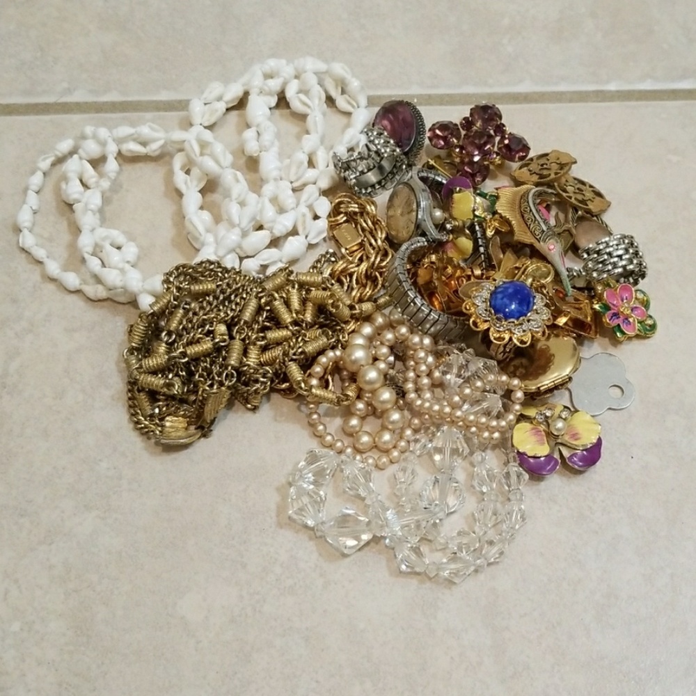 Vintage jewlery lot